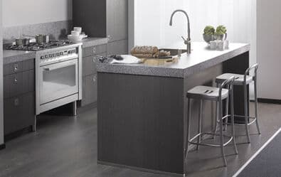 Antraciet keuken vloer en muur