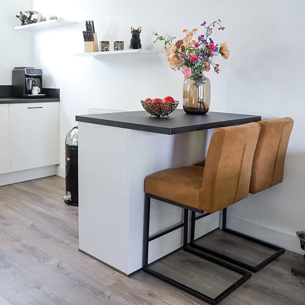 Ook het barretje heeft hetzelfde werkblad als in de rest van de keuken.”