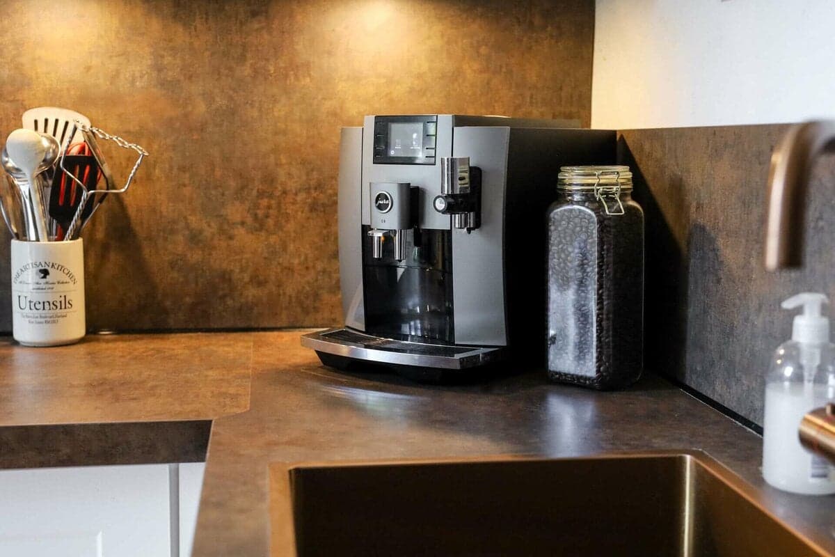 Genoeg ruimte voor het koffiezetapparaat