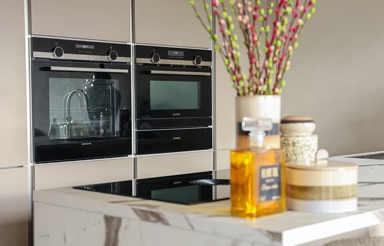 De keuken is goed afgestemd op de rest van het interieur in onze woonkamer