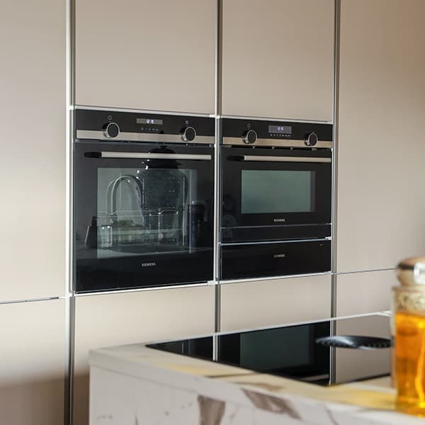 grote oven met een stoomfunctie, combi-oven én zelfs een warmhoudlade