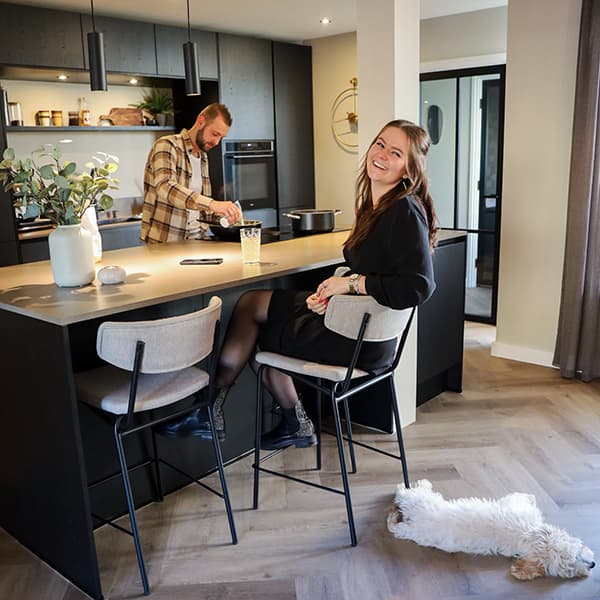 Een bar maakt gezellig koken en praten mogelijk