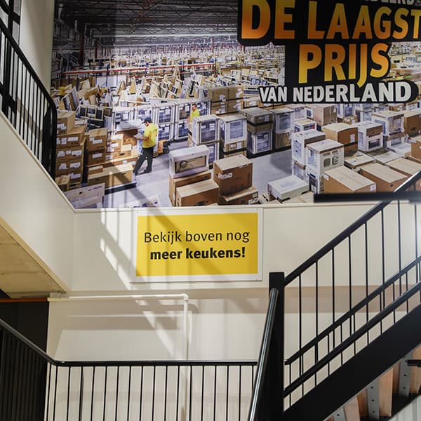 Onze winkel heeft twee verdiepingen en 1200m² aan winkeloppervlakte!