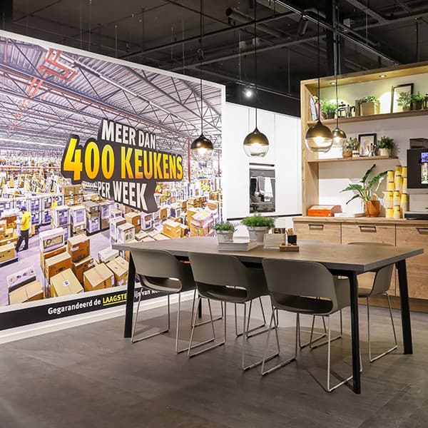 400 keukens per week