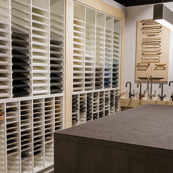 Als je de juiste stalen en kleuren gekozen hebt dan gaat de adviseur aan de slag met het maken van een tekening en 3D-ontwerp.