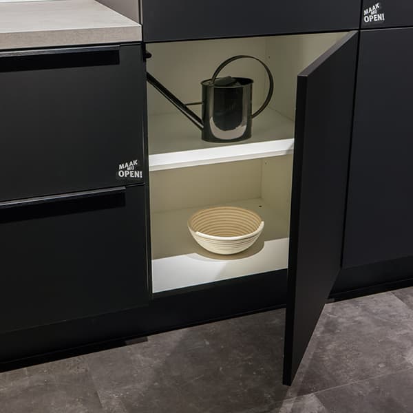 Organisatiesystemen voor onder andere ladebakken en uittrekelementen bieden gestructureerde ruimte voor alles wat je in jouw keuken graag wilt opbergen.