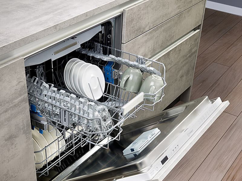 Vaatwasser-in-compacte-keuken