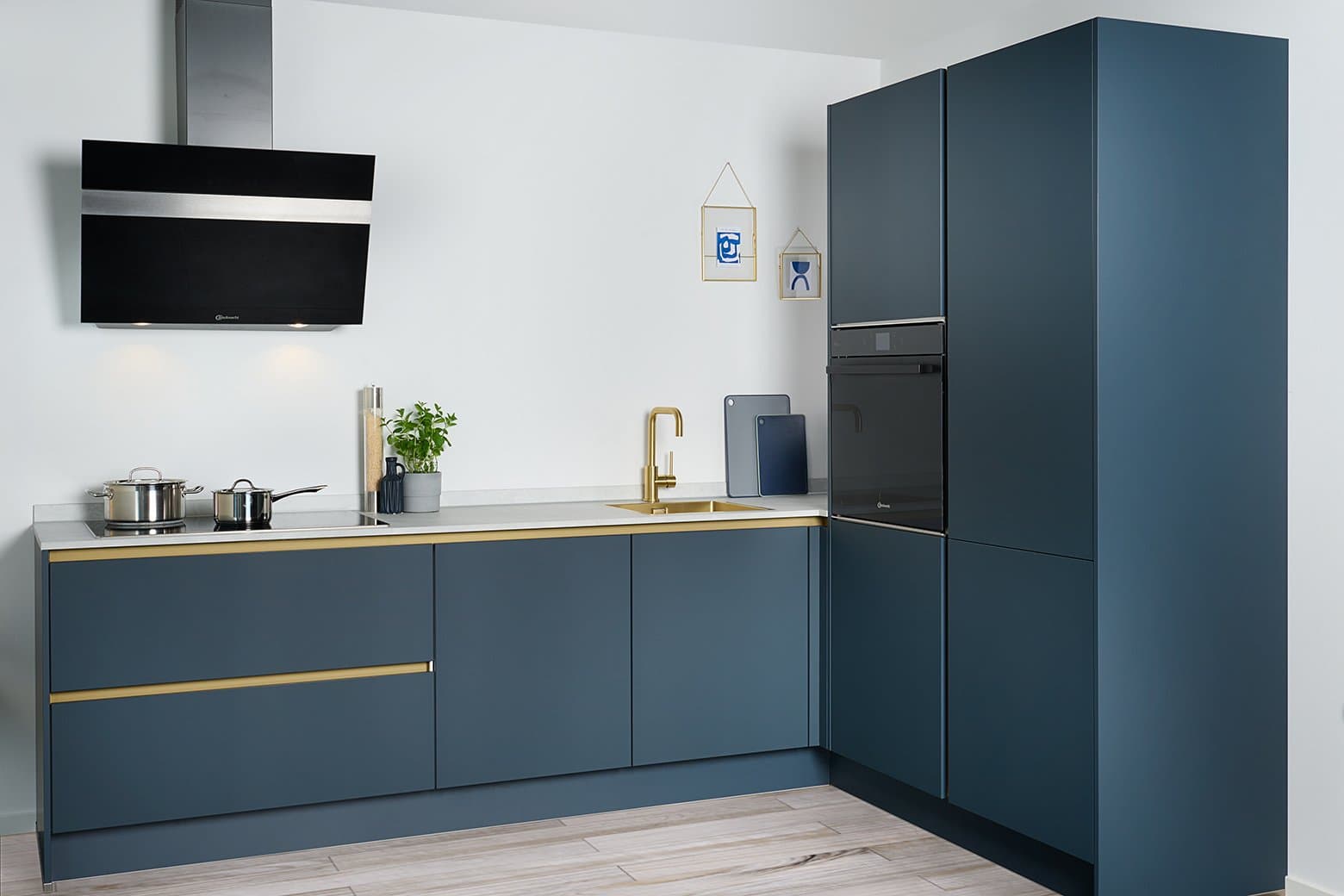 GL-Darro-966-matblauwe-hoekkeuken