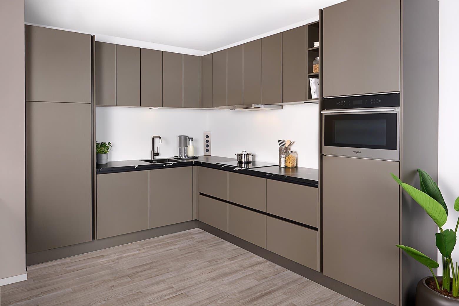 GL-Salira-414-matbruine-hoekkeuken