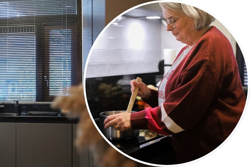 Binnenkijken-bij-Charles-en-Marjon-antraciet-keuken