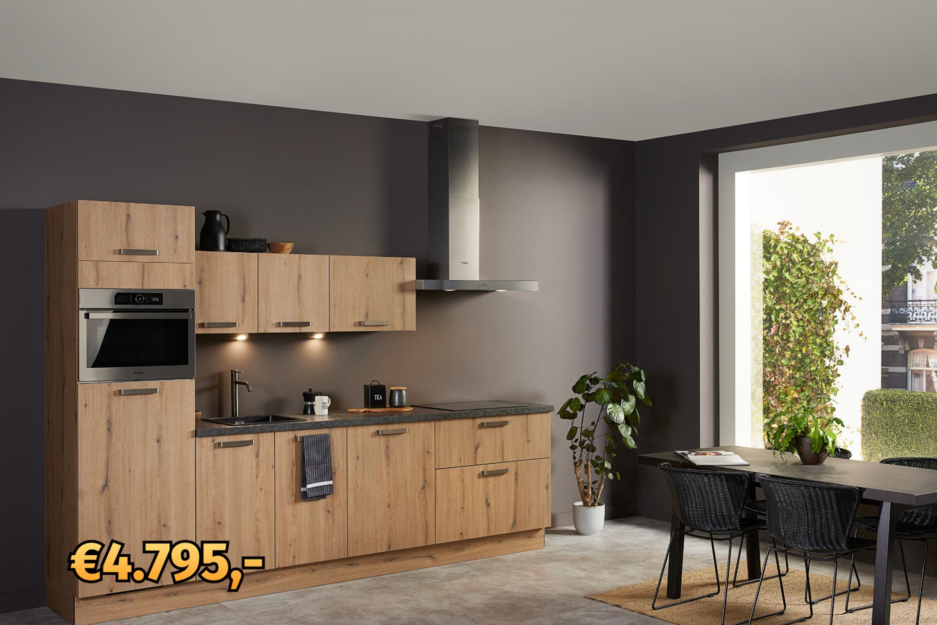 prijstopper-marcel-header.png Eikenhouten rechte keuken met donker werkblad