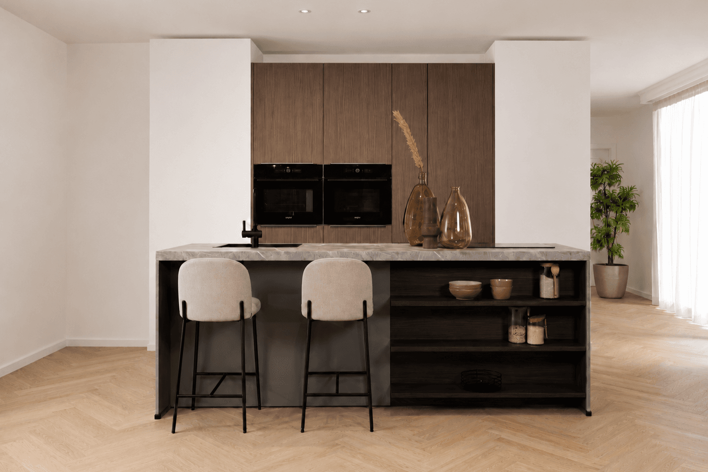 eilandkeuken-vespa-notenhout-header.png Notenhouten eilandkeuken met bar
