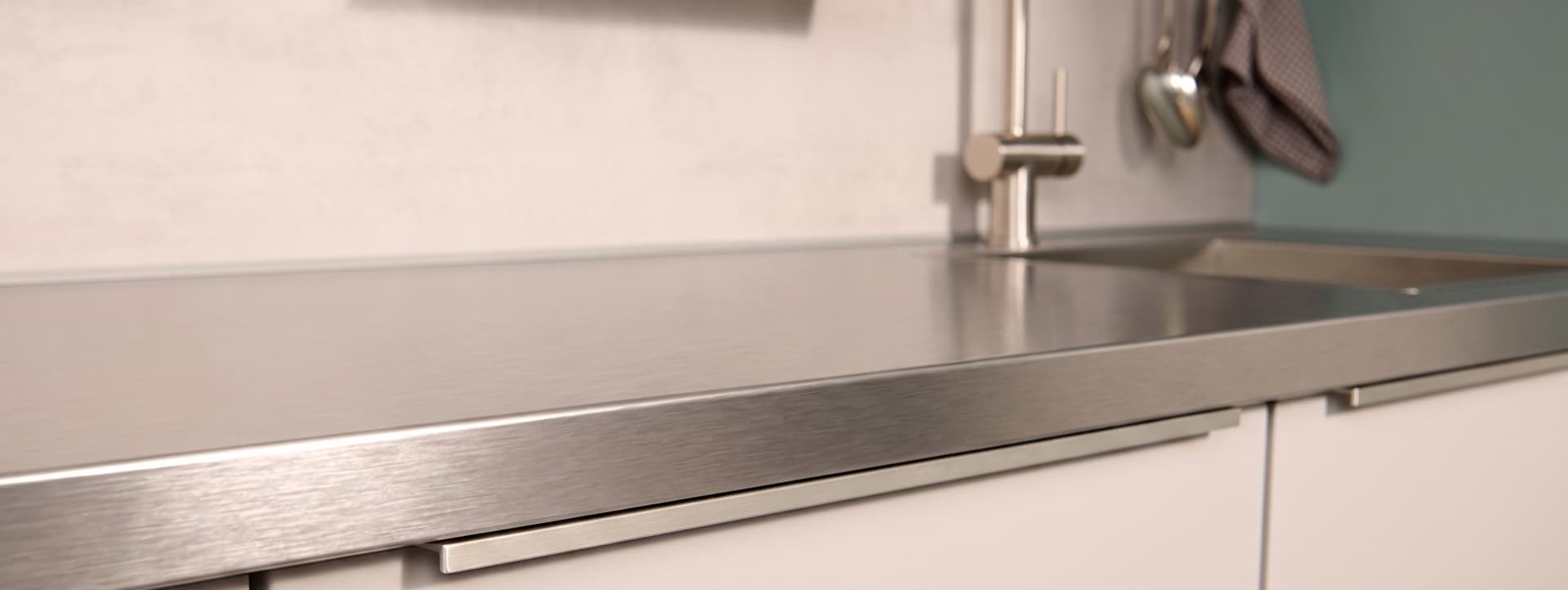 RVS-keukenblad-in-keuken.jpg RVS keukenblad