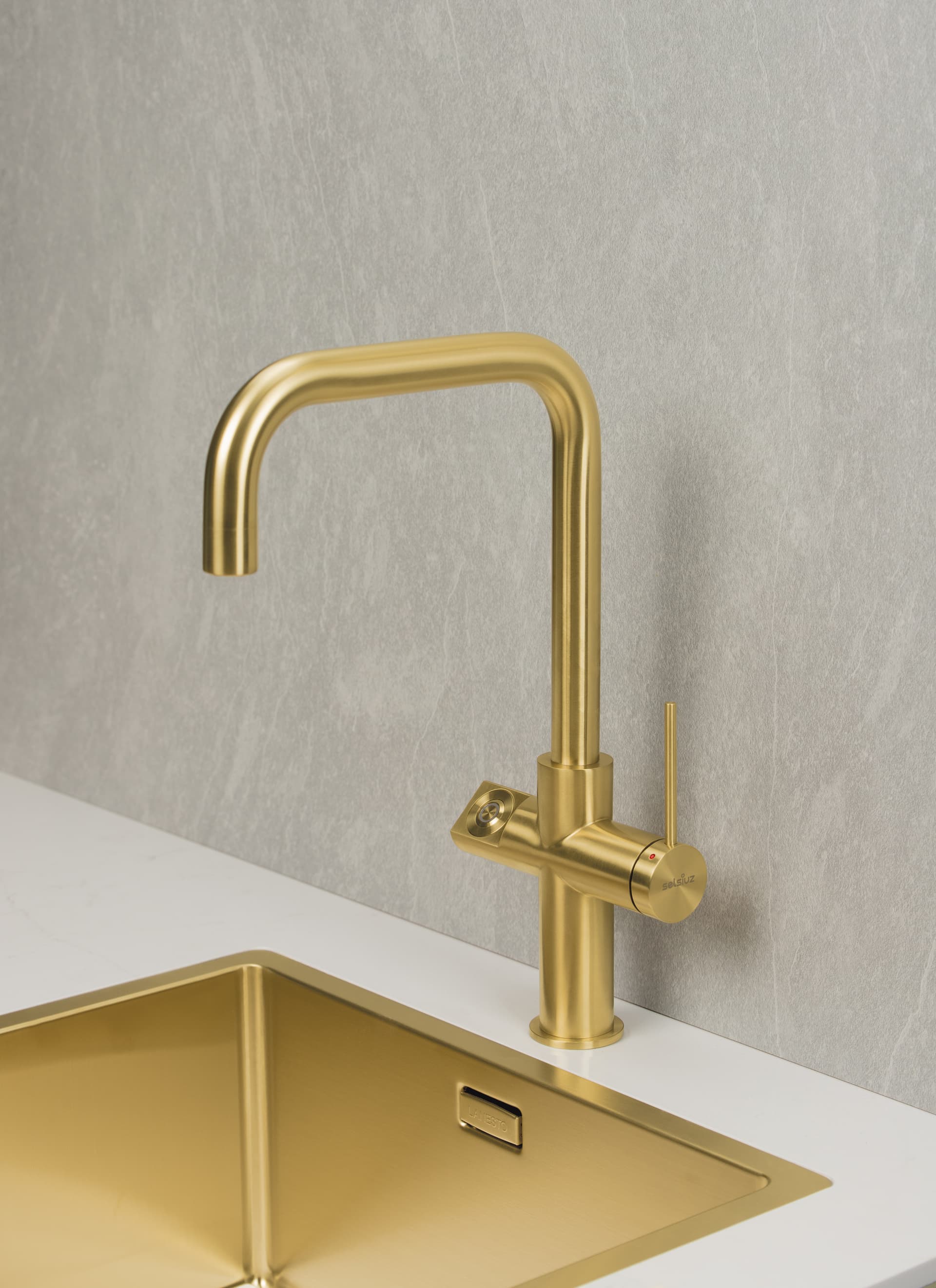 kokendwaterkraan-goud.jpg Kokendwaterkraan goud